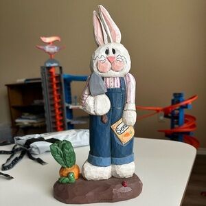 Retired Eddie Walker Gardner Rabbit Easter bunny holiday decor spring EUC worm